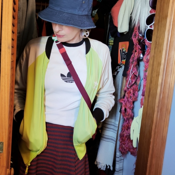 Meet your Posher, Sarah - Picture 2 of 5